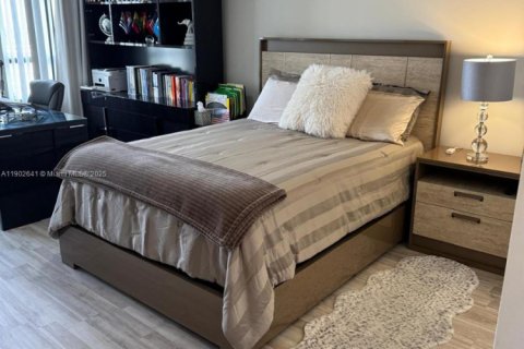 Condominio en venta en Hallandale Beach, Florida, 2 dormitorios, 130.06 m2 № 1954231 - foto 13