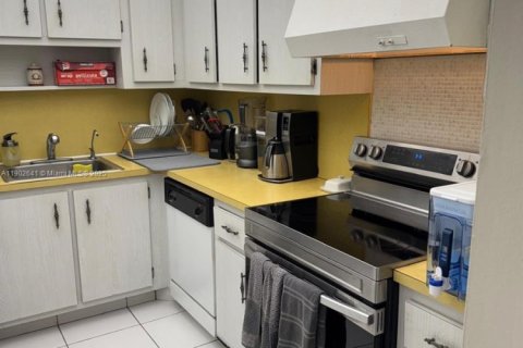 Condominio en venta en Hallandale Beach, Florida, 2 dormitorios, 130.06 m2 № 1954231 - foto 5