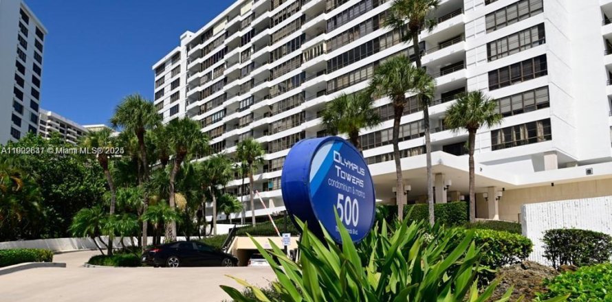 Condominio en Hallandale Beach, Florida, 2 dormitorios  № 1954231
