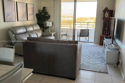 Condominio en venta en Hallandale Beach, Florida, 2 dormitorios, 130.06 m2 № 1954231 - foto 16