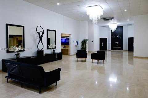 Condominio en venta en Hallandale Beach, Florida, 2 dormitorios, 130.06 m2 № 1954231 - foto 2