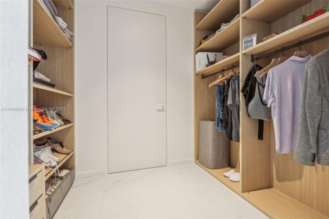 Condo in Hallandale Beach, Florida, 3 bedrooms  № 2039815 - photo 27