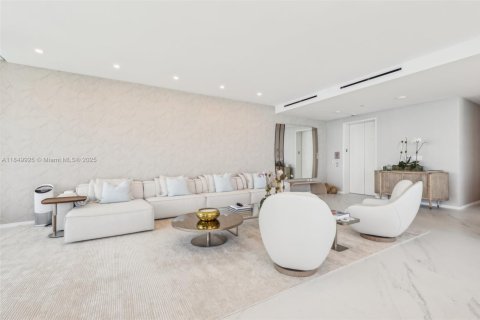 Condo in Hallandale Beach, Florida, 3 bedrooms  № 2039815 - photo 6