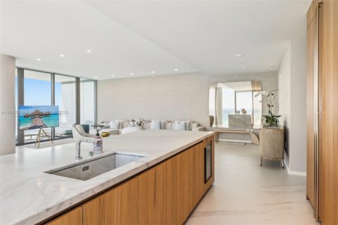 Condo in Hallandale Beach, Florida, 3 bedrooms  № 2039815 - photo 17