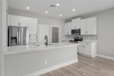 House in Lake Alfred, Florida 5 bedrooms, 228.63 sq.m. № 2094781 - photo 5