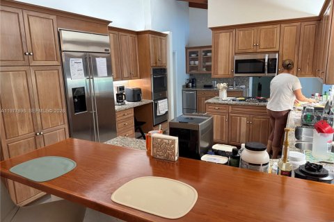 Снять в аренду виллу или дом в Пайнкрест, Флорида 5 спален, 326.46м2, № 2080091 - фото 8