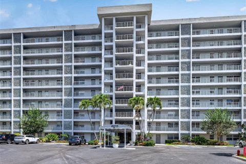 Condo in Pompano Beach, Florida, 3 bedrooms № 2173545