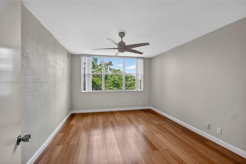 Copropriété à vendre à Pompano Beach, Floride: 3 chambres, 150.5 m2 № 2173545 - photo 12