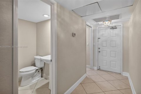 Copropriété à vendre à Pompano Beach, Floride: 3 chambres, 150.5 m2 № 2173545 - photo 4