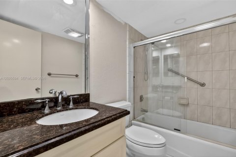 Copropriété à vendre à Pompano Beach, Floride: 3 chambres, 150.5 m2 № 2173545 - photo 20