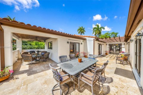 Купить виллу или дом в Майами-Спрингс, Флорида 4 спальни, 263.1м2, № 2049717 - фото 2