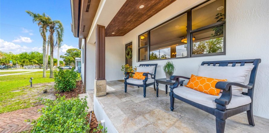 Дом в Майами-Спрингс, Флорида 4 спальни, 263.1м2 № 2049717