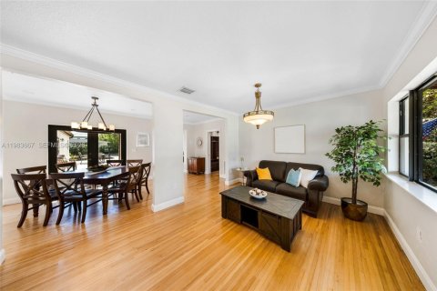 Купить виллу или дом в Майами-Спрингс, Флорида 4 спальни, 263.1м2, № 2049717 - фото 13