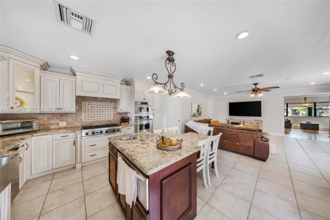 Купить виллу или дом в Майами-Спрингс, Флорида 4 спальни, 263.1м2, № 2049717 - фото 19