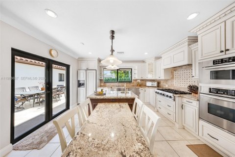 Купить виллу или дом в Майами-Спрингс, Флорида 4 спальни, 263.1м2, № 2049717 - фото 18