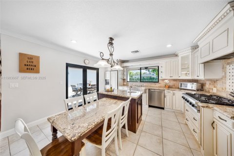 Купить виллу или дом в Майами-Спрингс, Флорида 4 спальни, 263.1м2, № 2049717 - фото 20