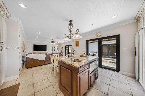Купить виллу или дом в Майами-Спрингс, Флорида 4 спальни, 263.1м2, № 2049717 - фото 21