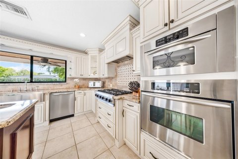 Купить виллу или дом в Майами-Спрингс, Флорида 4 спальни, 263.1м2, № 2049717 - фото 23