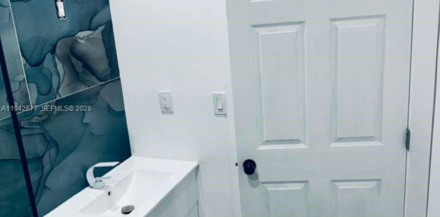 Immobilier commercial à Fort Lauderdale, Floride 1 chambre, 114.92 m2 № 2000283