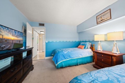 Condo in Belleair Beach, Florida, 2 bedrooms № 2425562 - photo 25