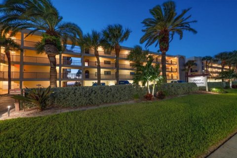Condo in Belleair Beach, Florida, 2 bedrooms № 2425562 - photo 2