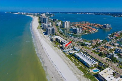 Condo in Belleair Beach, Florida, 2 bedrooms  № 2425562