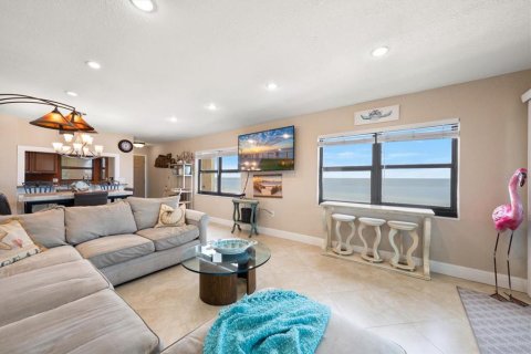 Condo in Belleair Beach, Florida, 2 bedrooms № 2425562 - photo 11
