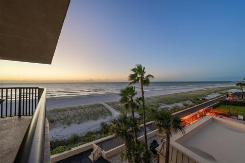Condo in Belleair Beach, Florida, 2 bedrooms № 2425562 - photo 28
