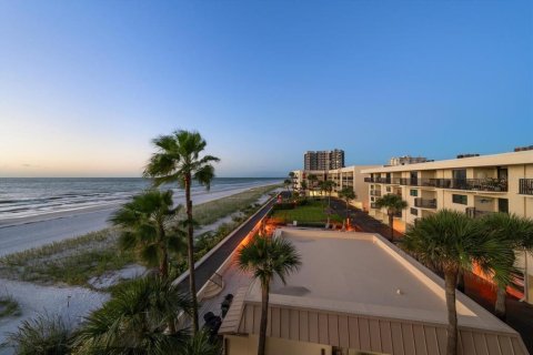 Condo in Belleair Beach, Florida, 2 bedrooms № 2425562 - photo 18