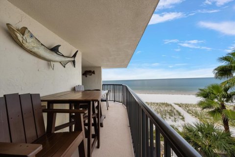 Condo in Belleair Beach, Florida, 2 bedrooms № 2425562 - photo 15