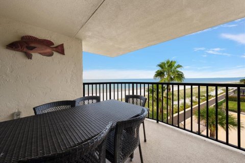 Condo in Belleair Beach, Florida, 2 bedrooms № 2425562 - photo 16