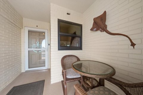 Condo in Belleair Beach, Florida, 2 bedrooms № 2425562 - photo 5