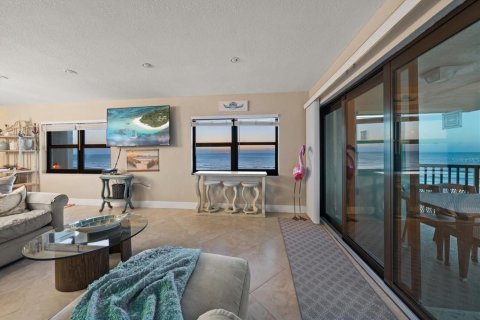Condo in Belleair Beach, Florida, 2 bedrooms № 2425562 - photo 13