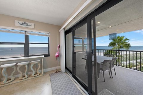 Condo in Belleair Beach, Florida, 2 bedrooms № 2425562 - photo 14