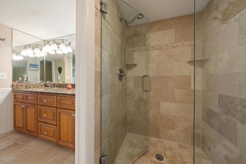 Condo in Belleair Beach, Florida, 2 bedrooms № 2425562 - photo 22