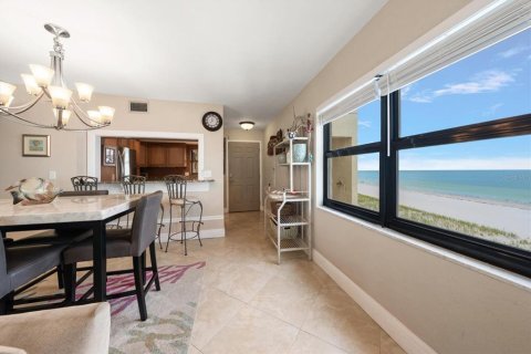 Condo in Belleair Beach, Florida, 2 bedrooms № 2425562 - photo 10
