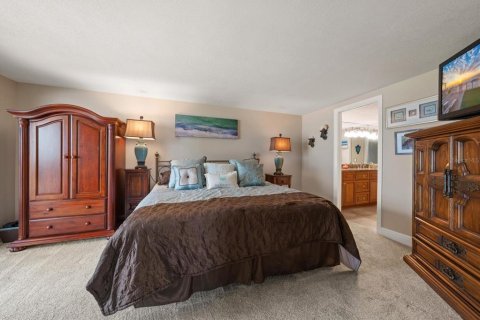 Condo in Belleair Beach, Florida, 2 bedrooms № 2425562 - photo 19