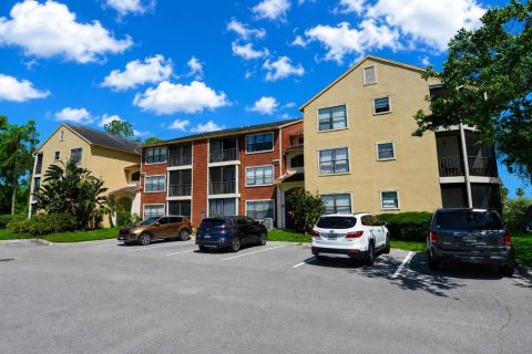 Copropriété à louer à Saint Petersburg, Floride: 1 chambre, 61.78 m2 № 2157662 - photo 2