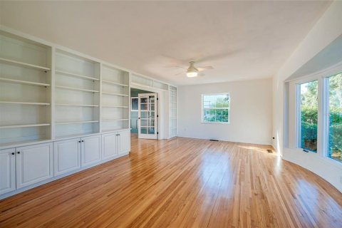 Casa en venta en Ormond Beach, Florida, 5 dormitorios, 289.11 m2 № 2386715 - foto 9