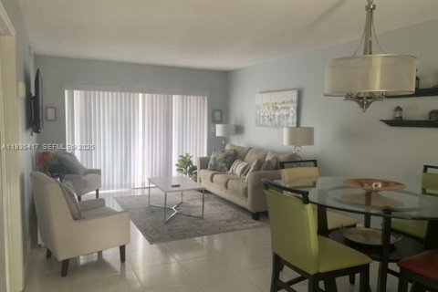 Condo in Lauderdale-by-the-Sea, Florida, 1 bedroom  № 1994389 - photo 24