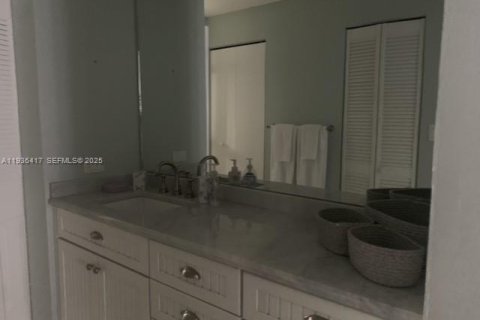 Condo in Lauderdale-by-the-Sea, Florida, 1 bedroom  № 1994389 - photo 30