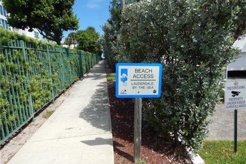 Condo in Lauderdale-by-the-Sea, Florida, 1 bedroom  № 1994389 - photo 14