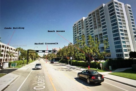 Condo in Lauderdale-by-the-Sea, Florida, 1 bedroom  № 1994389 - photo 4