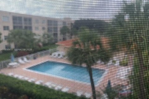 Condo in Lauderdale-by-the-Sea, Florida, 1 bedroom  № 1994389 - photo 19