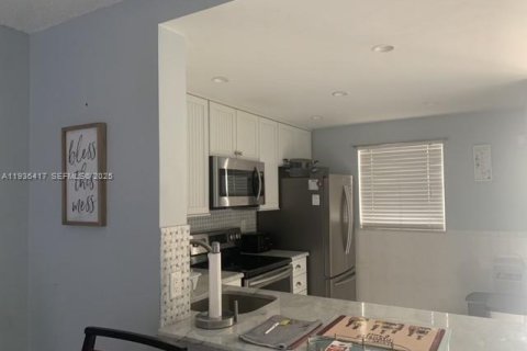 Condo in Lauderdale-by-the-Sea, Florida, 1 bedroom  № 1994389 - photo 25