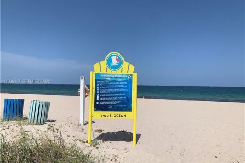 Condo in Lauderdale-by-the-Sea, Florida, 1 bedroom  № 1994389 - photo 13