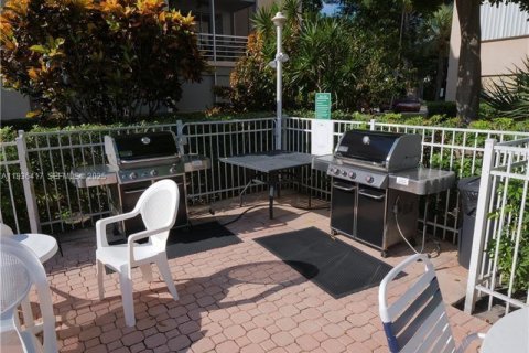 Condo in Lauderdale-by-the-Sea, Florida, 1 bedroom  № 1994389 - photo 9