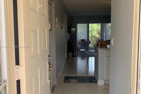 Condo in Lauderdale-by-the-Sea, Florida, 1 bedroom  № 1994389 - photo 17