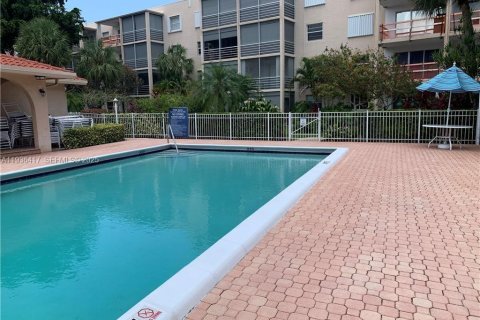 Condo in Lauderdale-by-the-Sea, Florida, 1 bedroom  № 1994389 - photo 8