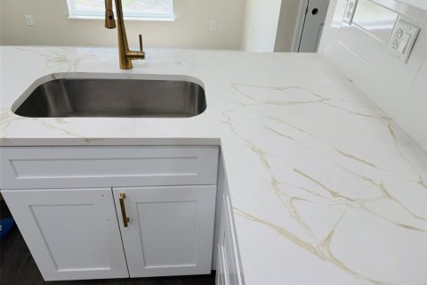 Villa ou maison à vendre à Weeki Wachee, Floride: 3 chambres, 156.26 m2 № 2321500 - photo 5